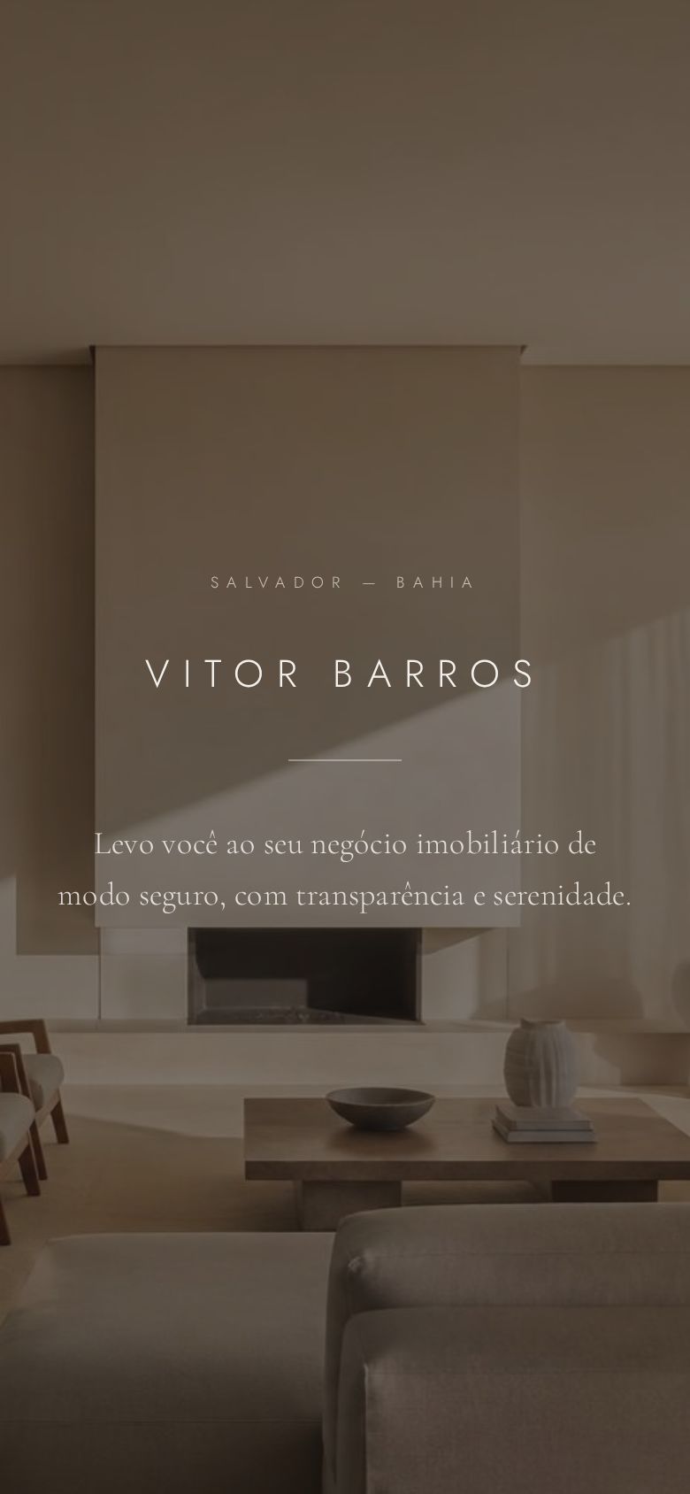 Vitor Barros no celular